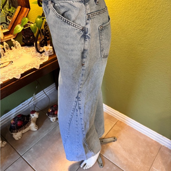 Frame Denim Light Wash Jeans - Picture 7 of 17